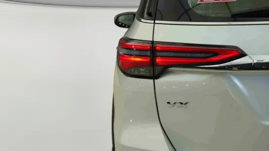تويوتا فورتشنر VX3 2026 جديدة — صورة 10