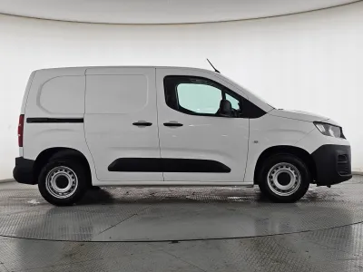 بيجو بارتنر Short van 2022 مستعملة — صورة 4