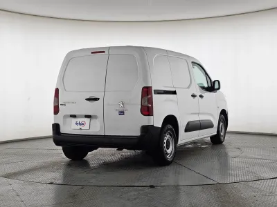 بيجو بارتنر Short van 2022 مستعملة — صورة 5
