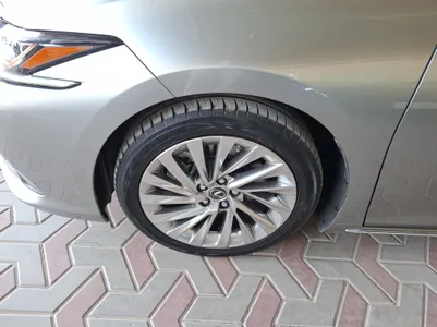 لكزس ES 350 2019 مستعملة — صورة 7