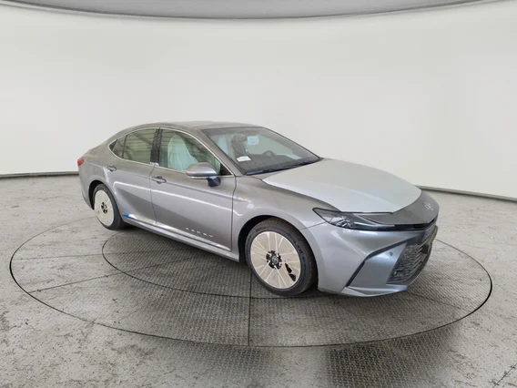 Toyota Camry  LE HEV 2025 