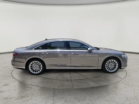 Audi A8  2021 