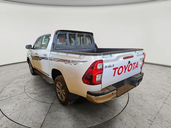 Toyota Hilux SGLX 4X4 2.7L MT  2025 دبل
