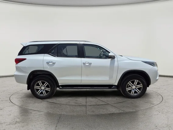 Toyota Fortuner VX 2023 دبل