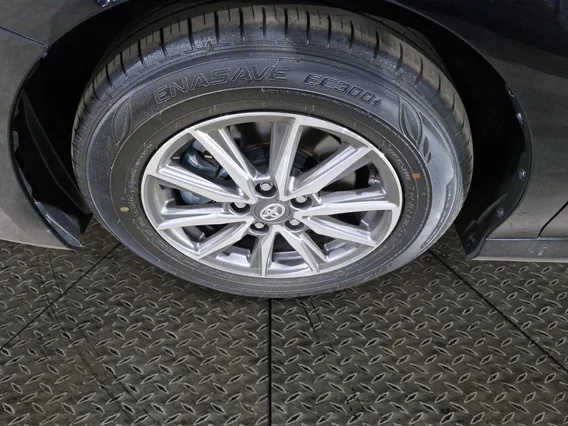 Toyota Camry  E 2025 