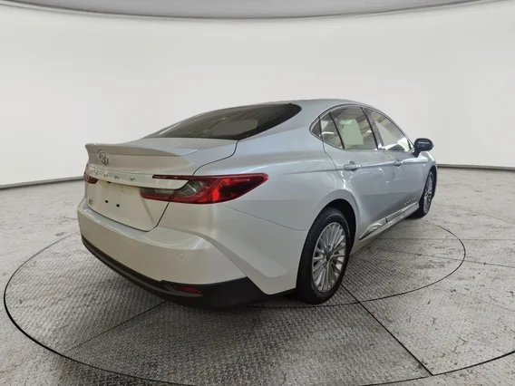 Toyota Camry  LE 2025 
