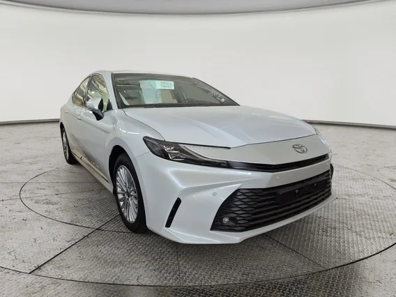 Toyota Camry  LE 2025 