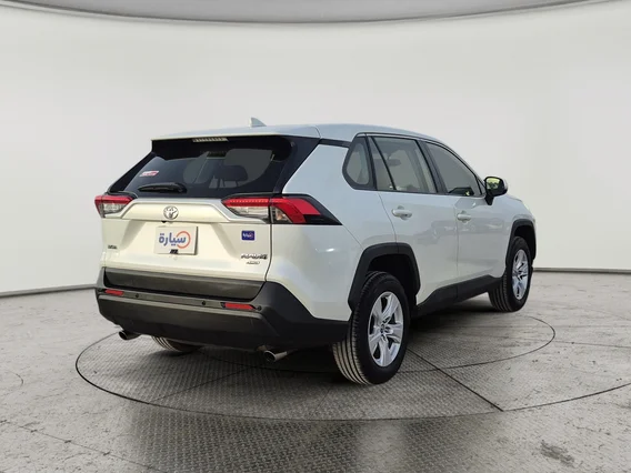Toyota RAV4 LE 2021 