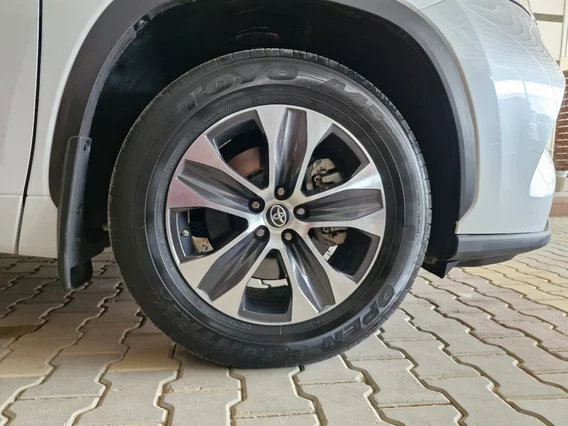 Toyota Highlander GLE 2023 