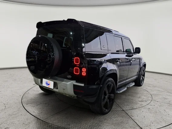 Range Rover Defender P400 2023 