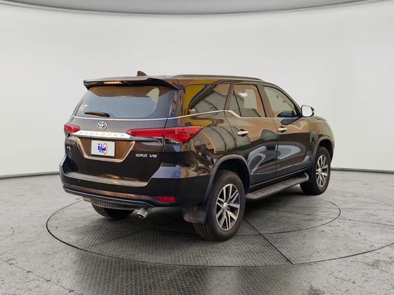 Toyota Fortuner SR5 2017 دبل