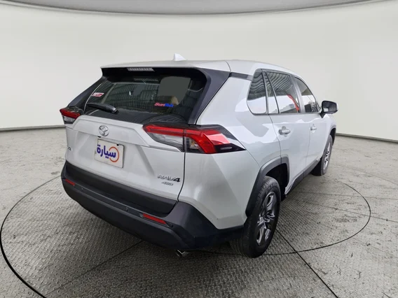 Toyota RAV4 LE 2024 