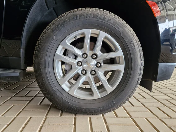 Chevrolet Suburban LS 2023 