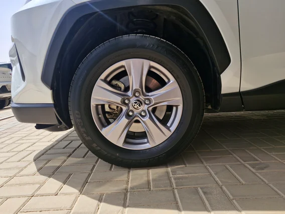 Toyota RAV4 LE 2024 