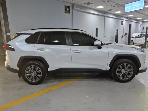 Toyota RAV4 XLE 2025 
