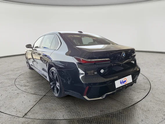 بي ام دبليو الفئة السابعة 735i 2024 