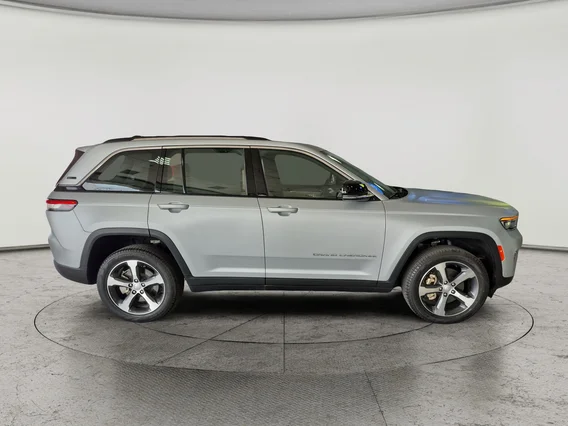 Jeep Grand Cherokee ليمتد 2023 