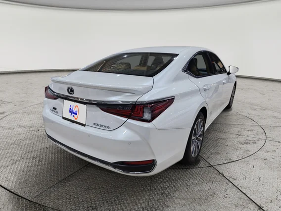 Lexus ES 300 H 2024 