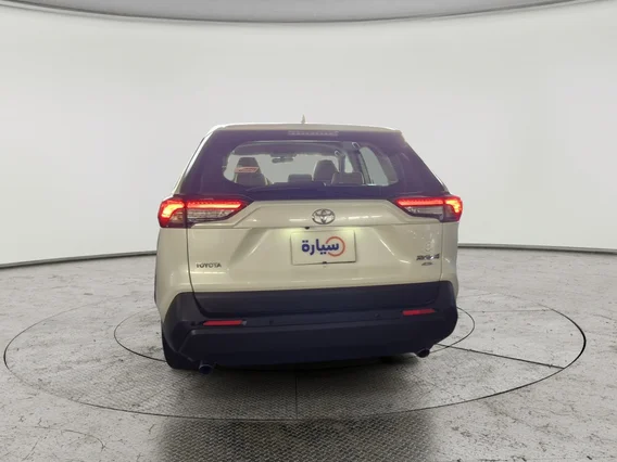 Toyota RAV4 LE 2021 