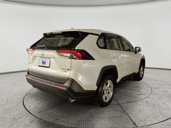 Toyota RAV4 LE 2021 