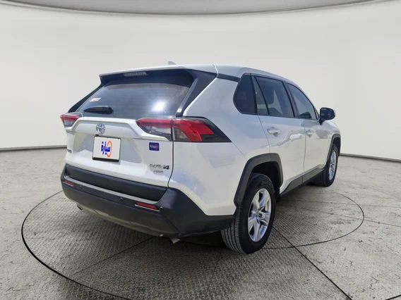 Toyota RAV4 LE 2021 