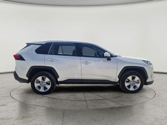 Toyota RAV4 LE 2021 