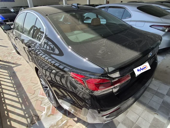 بي ام دبليو الفئة الخامسة 520i 2023 