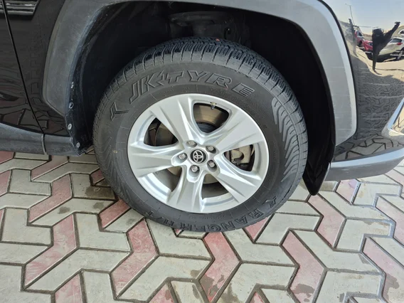 Toyota RAV4 LE 2021 