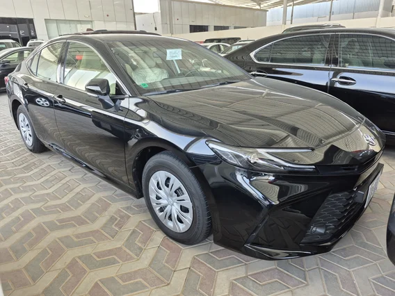 Toyota Camry  E 2025 