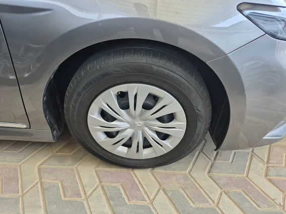 Toyota Camry  E 2025 