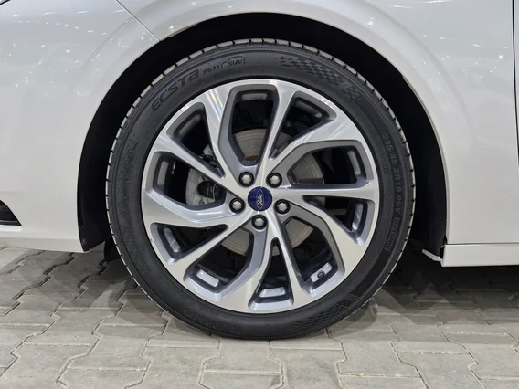 Ford Taurus Titanium 2022 