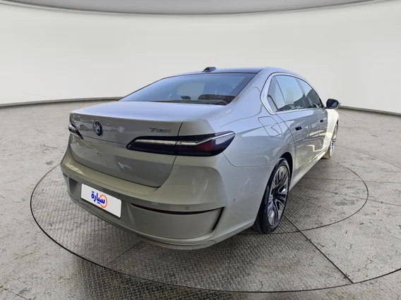 بي ام دبليو الفئة السابعة 735i 2025 