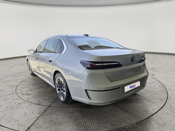 بي ام دبليو الفئة السابعة 735i 2025 