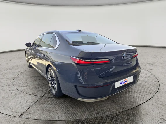 بي ام دبليو الفئة السابعة 735i 2023 