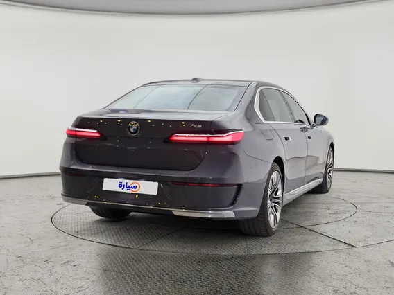 BMW 7 Series 735i 2023 