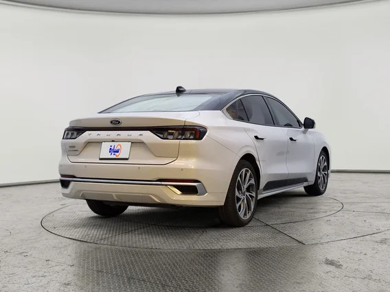 Ford Taurus Titanium 2023 