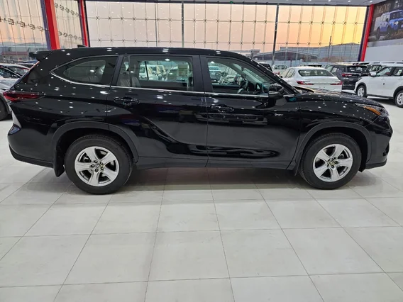Toyota Highlander LE 2025 