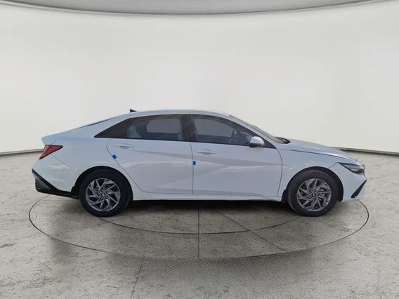 Hyundai Elantra Smart 2024 