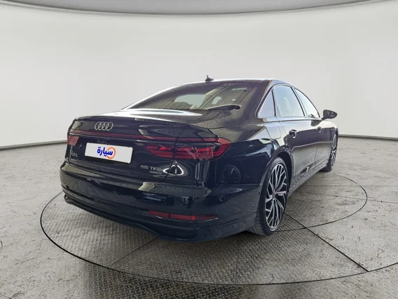 Audi A8  2022 