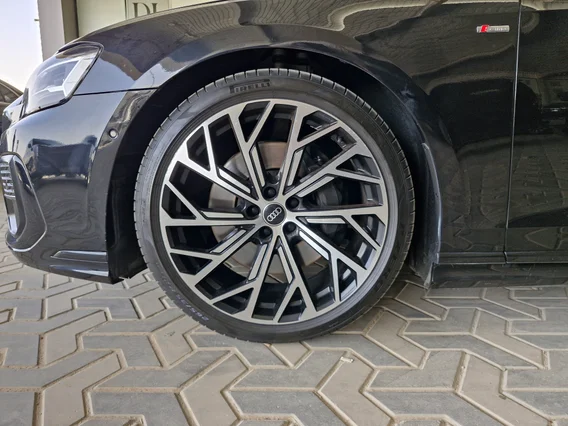 Audi A8  2022 
