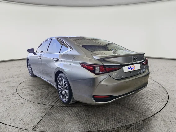 Lexus ES 300 AH Hybrid  2023