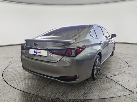 Lexus ES 300 AH Hybrid  2023