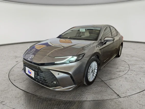 Toyota Camry  LE 2025 