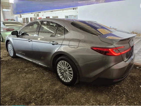 Toyota Camry  LE 2025 