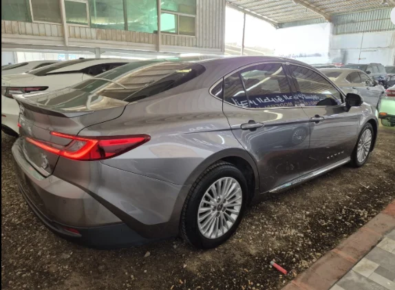 Toyota Camry  LE 2025 