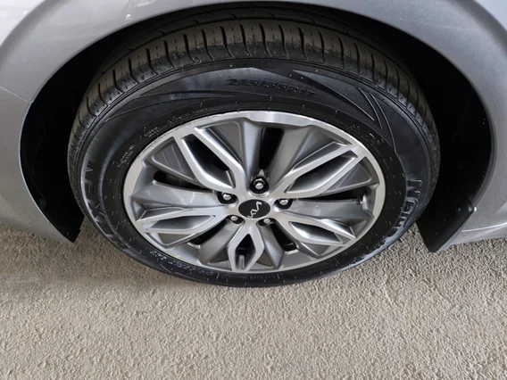 Kia K5 GL 2023 