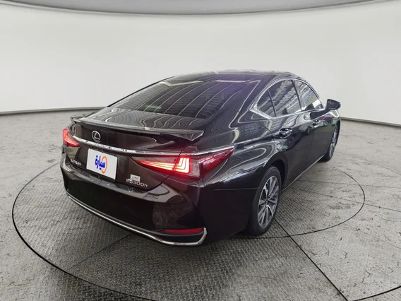 لكزس ES 300 AH Hybrid  2023 