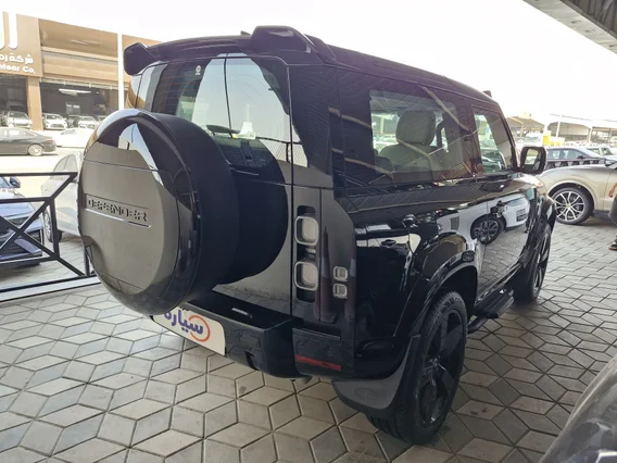 لاند روفر ديفندر P300 S 2024 
