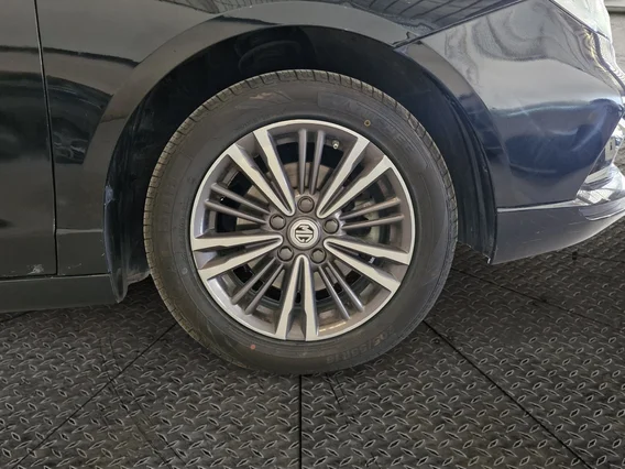 ام جي 5 LUX 2023 