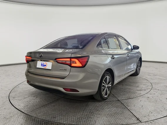 ام جي 5 LUX 2023 